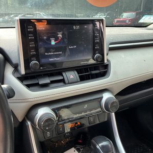 2019 Toyota RAV4 HYBRID XLE — фото 38