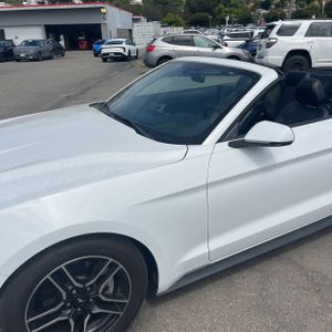 FORD MUSTANG ECOBOOST PREMIUM - 2