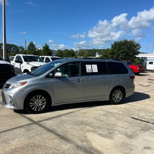 2020 Toyota SIENNA XLE 8-PASSENGER 照片 3
