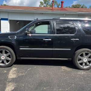 2014 Cadillac ESCALADE LUXURY — фото 4