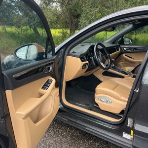 صورة 31 لـ 2017 Porsche MACAN BASE