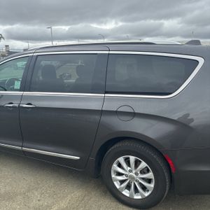 CHRYSLER PACIFICA TOURING L - 6