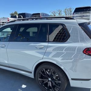 صورة 4 لـ 2025 BMW X7 M60I