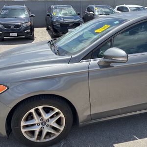 FORD FUSION SE - 2