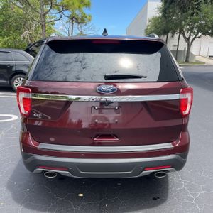 FORD EXPLORER XLT - 7