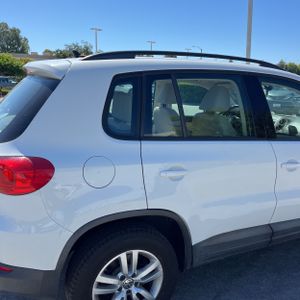 VOLKSWAGEN TIGUAN 2.0T S - 9