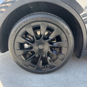 2024 Tesla MODEL Y LONG RANGE 缩略图 19