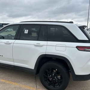 JEEP GRAND CHEROKEE ALTITUDE 4X4 - 6