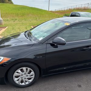 HYUNDAI ELANTRA SE - 2