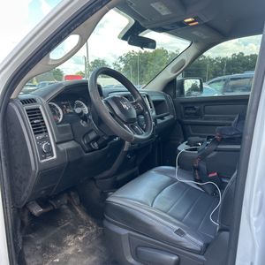صورة 34 لـ 2022 RAM 1500 CLASSIC TRADESMAN