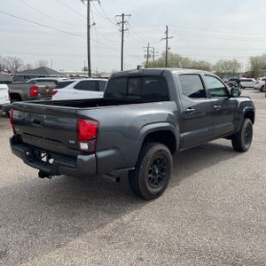 TOYOTA TACOMA SR V6 - 8