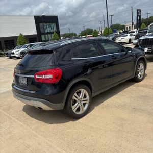 MERCEDES-BENZ GLA - 8