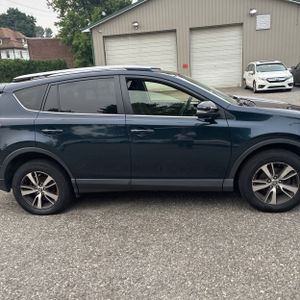 2017 Toyota RAV4 XLE — миниатюра 11