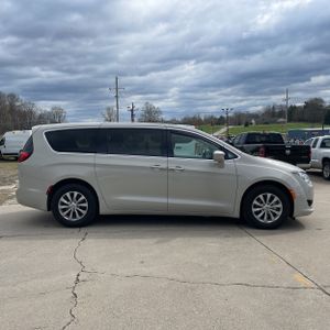 CHRYSLER PACIFICA TOURING - 10