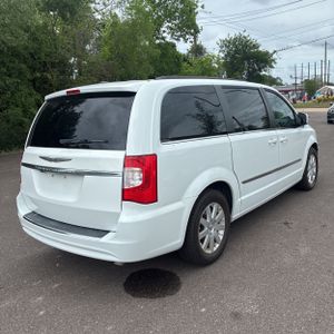 CHRYSLER TOWN AND COUNTRY TOURING - 8
