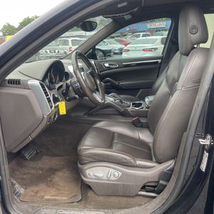 2016 Porsche CAYENNE BASE thumbnail 31