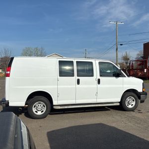 CHEVROLET EXPRESS 2500 - 10