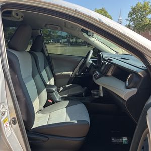 2013 Toyota RAV4 LE 照片 33