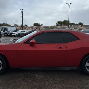 Dodge Challenger SE - 4