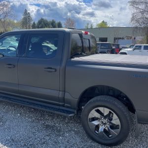 FORD F-150 LIGHTNING LARIAT - 6