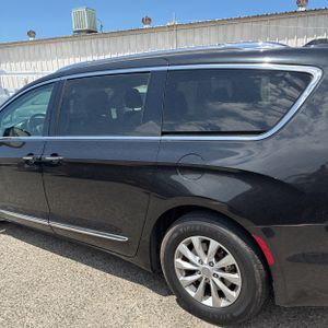 2020 Chrysler PACIFICA TOURING L photo 6