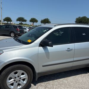 صورة 2 لـ 2010 Chevrolet TRAVERSE LS