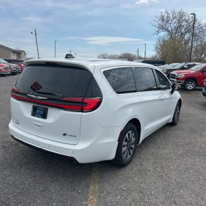CHRYSLER PACIFICA HYBRID TOURING L - 8