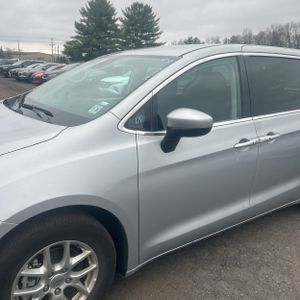 CHRYSLER VOYAGER LX - 2