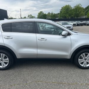KIA SPORTAGE LX - 9