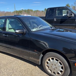 MERCEDES-BENZ E-CLASS - 9