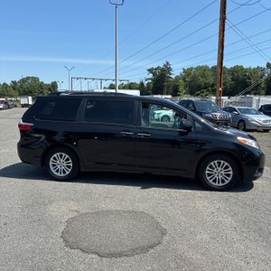 2015 Toyota SIENNA XLE 8-PASSENGER 照片 10