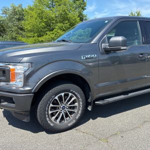 2018 FORD F-150 XLT photo 2