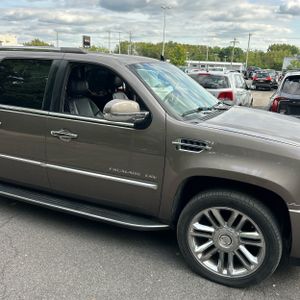 2013 Cadillac ESCALADE ESV LUXURY — фото 13