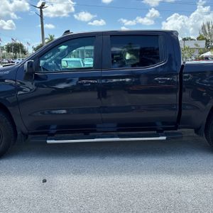 2023 Chevrolet SILVERADO 1500 RST 照片 3