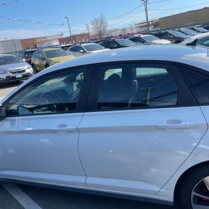 VOLKSWAGEN JETTA GLI S - 3