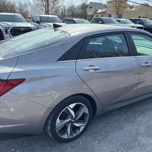 HYUNDAI ELANTRA HYBRID LIMITED - 9