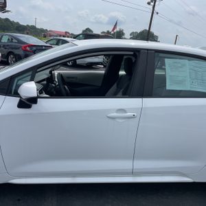 2023 Toyota COROLLA LE photo 4