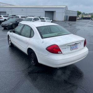 FORD TAURUS SE - 5