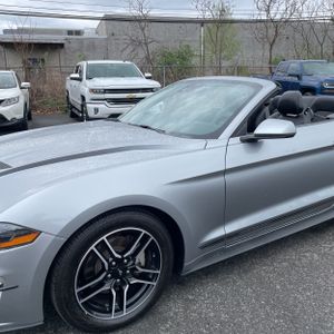 FORD MUSTANG ECOBOOST PREMIUM - 2