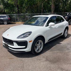 PORSCHE MACAN - 1