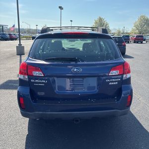 SUBARU OUTBACK BASE - 7