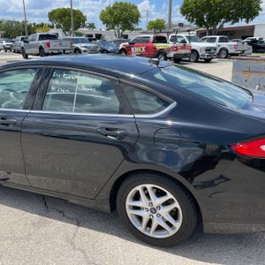 FORD FUSION SE - 6