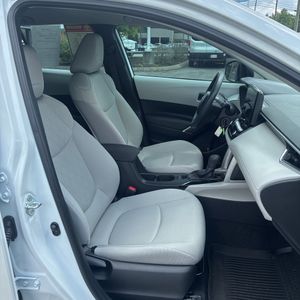 2025 Toyota COROLLA CROSS L — миниатюра 32