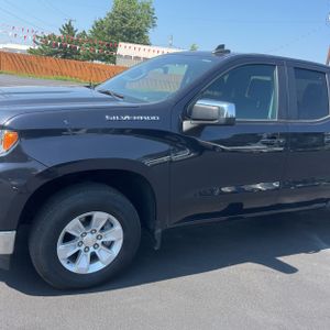 2022 Chevrolet SILVERADO 1500 LT photo 2