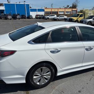 HYUNDAI SONATA HYBRID SE - 9
