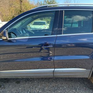 Volkswagen Tiguan SE - 4