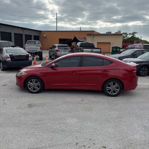 HYUNDAI ELANTRA SE - 3