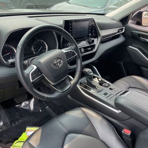 2022 Toyota HIGHLANDER XLE thumbnail 32