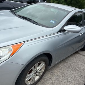 HYUNDAI SONATA GLS - 2