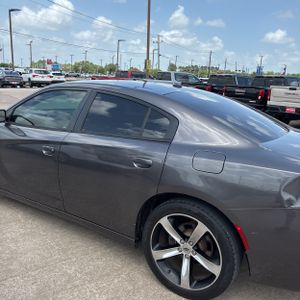2017 Dodge CHARGER SE — фото 6